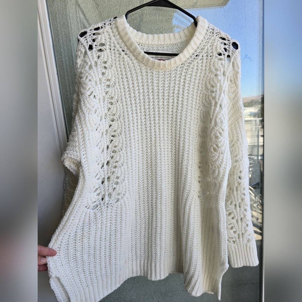 Elegant White Knit Sweater - Picture 7 of 11